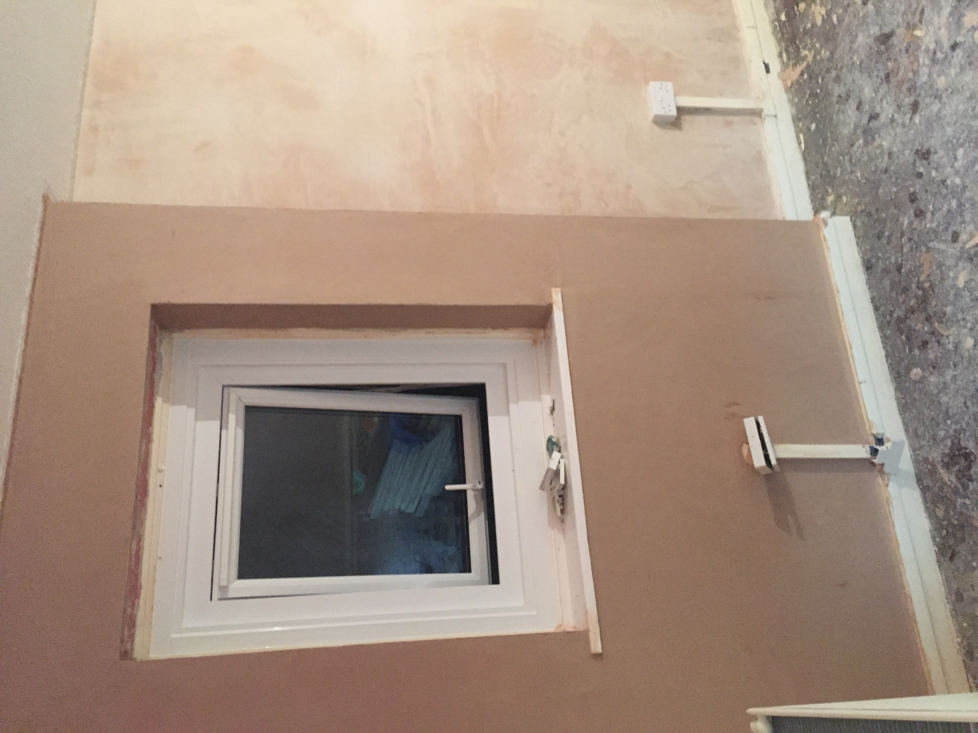 Smooth window reveal finish
